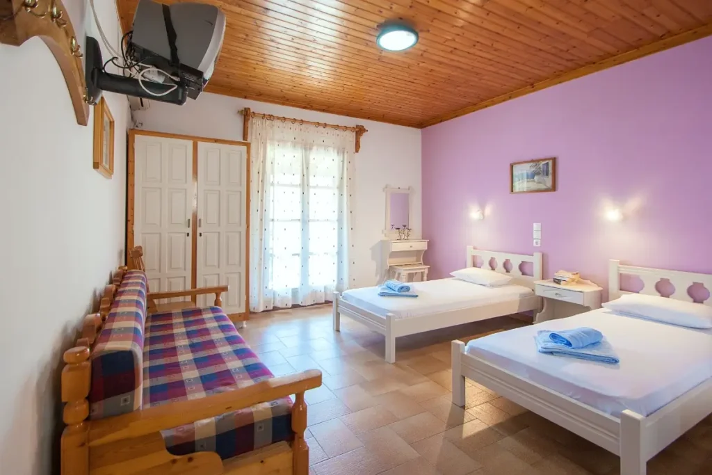 standard triple room 1