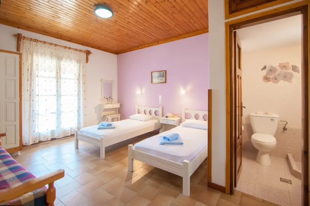 standard triple room 2